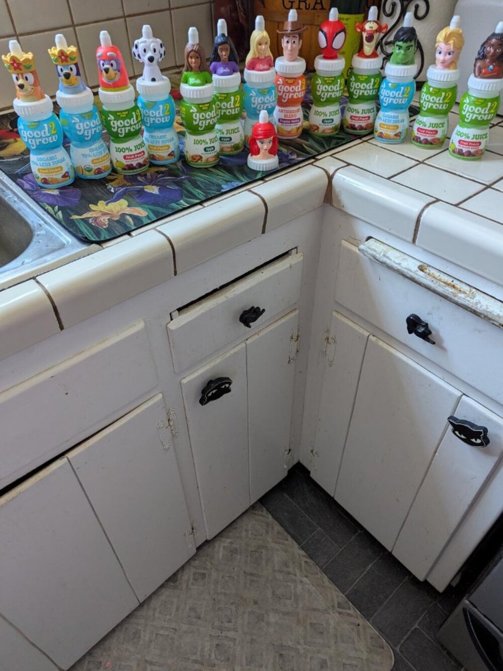 13 Good to go reusable character juice bottles plus 1 character top